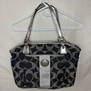 Coach 17948 Denim Signature Stripe
Pocket Tote with leather Trim Tote
Crossbody